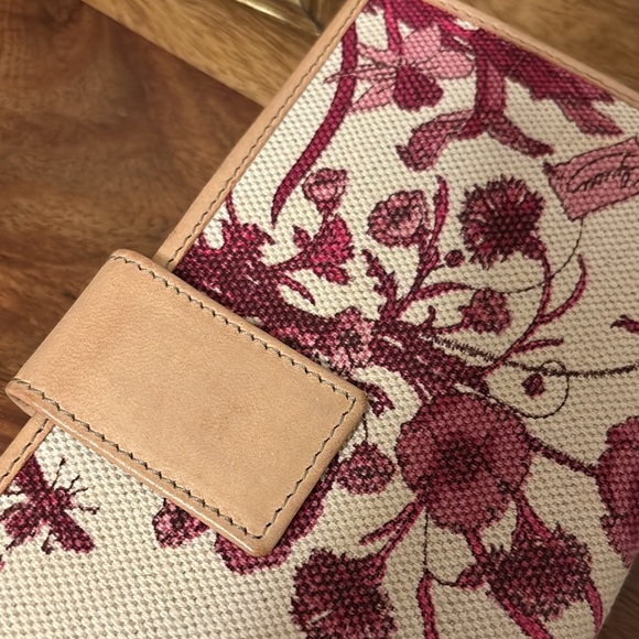 Gucci Flora Wallet - Picture 10 of 14